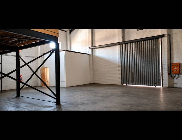 1,000M² WAREHOUSE TO LET IN OOS EINDE